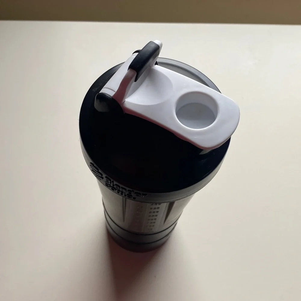 🌻BlenderBottle Black Shaker Cup snack containers